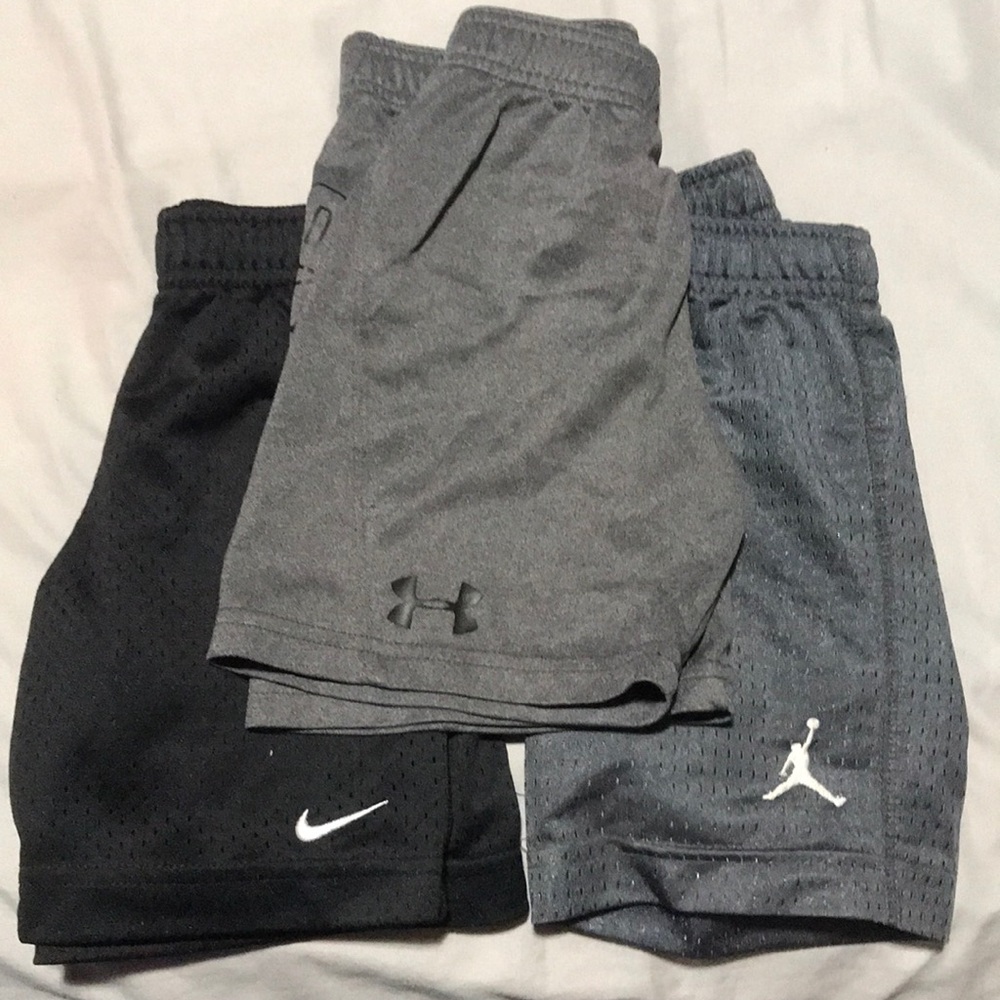 3 pair of 4T shorts